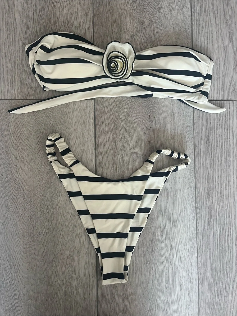 Strawberry Milk Mob French Kiss Bikini sz L - Picture 3 of 6